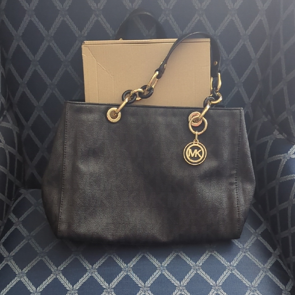 Michael Kors Black and Gold Tote Bag with Sophisticated Design